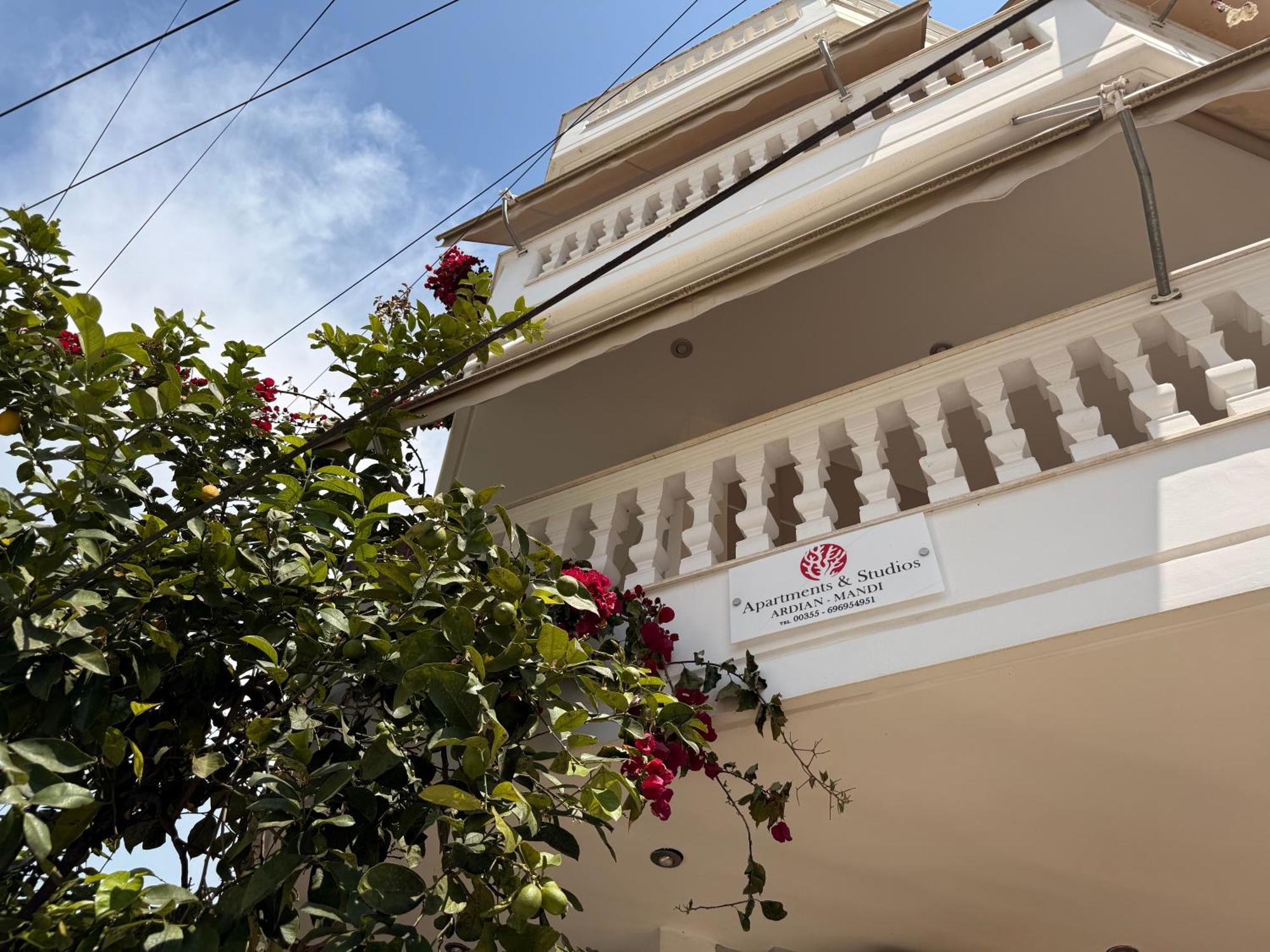 Apartments & Studios Ardian-Mandi Sarande-Albania エクステリア 写真