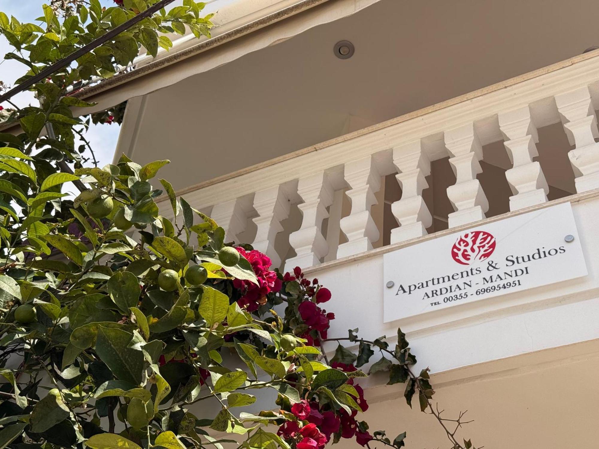 Apartments & Studios Ardian-Mandi Sarande-Albania エクステリア 写真